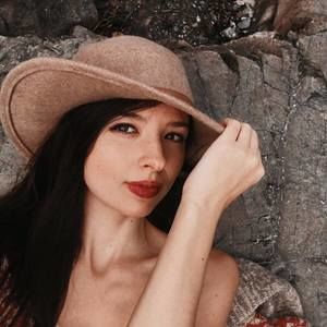 Meet your Posher, Crystal